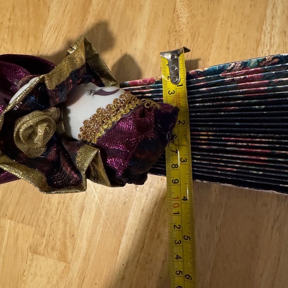 Vintage Doll Fan Wall Mount - Picture 11 of 12